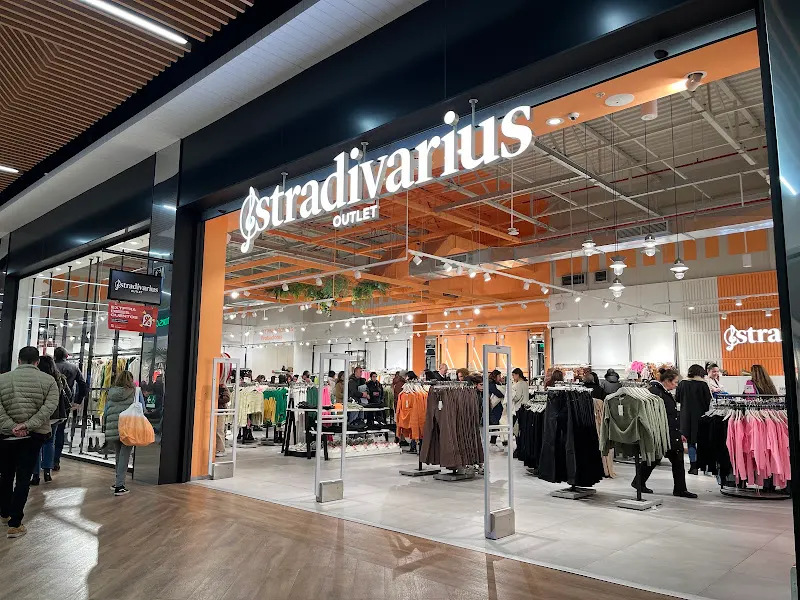 stradivarius OUTLET.