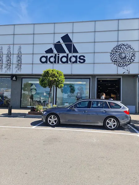 Adidas Store Las Rozas - Tienda de ropa de deportes en Rozas de Madrid (Las) - foto 2