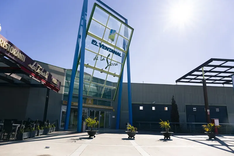 Centro Comercial El Ventanal de la Sierra - Centro comercial en Colmenar Viejo - foto 2