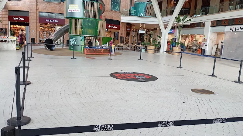 Centro Comercial Espacio Torrelodones - Centro comercial en Torrelodones - foto 3
