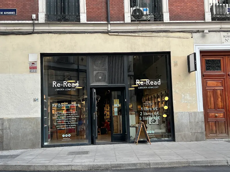 Librería Re-Read Tirso de Molina - Tienda de libros de segunda mano en Madrid - foto 2
