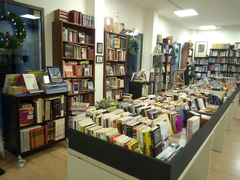 Zaitegui Libros - Librería anticuaria en Escorial (El) - foto 2
