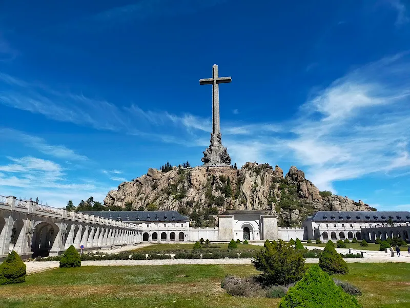 Valle de Cuelgamuros - Iglesia católica en San Lorenzo de El Escorial - foto 2