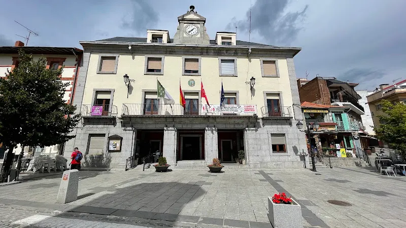 Ayuntamiento de Cercedilla - Ayuntamiento en Cercedilla - foto 2