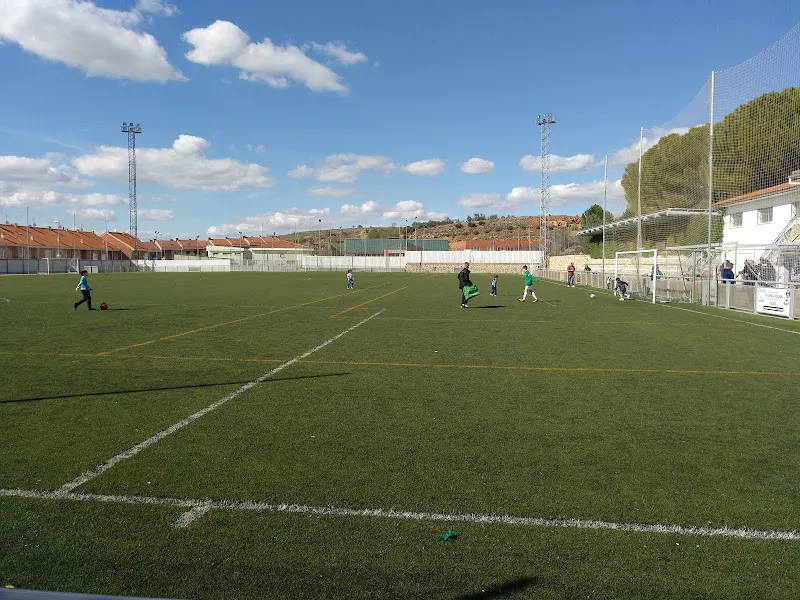 Campo Real - Campo de fútbol en Campo Real - foto 2