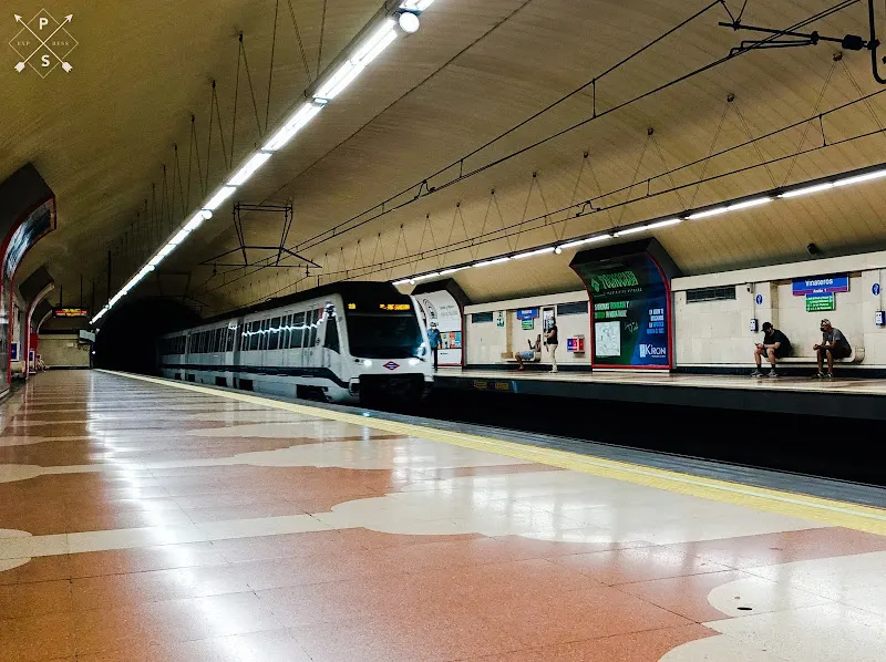 Vinateros - Estación de metro en Madrid - foto 3