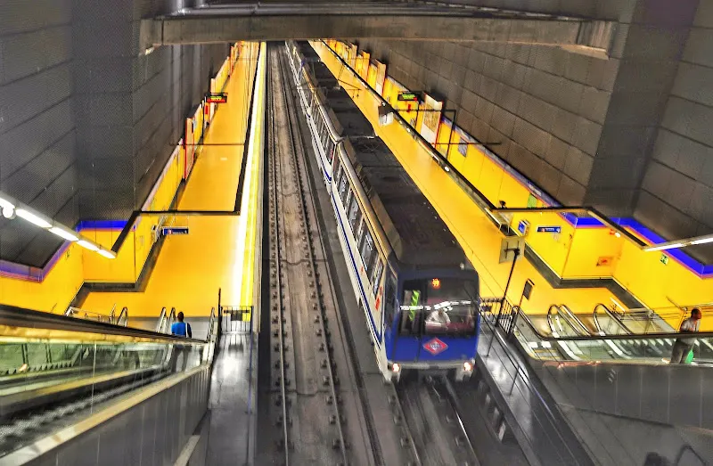 Valdebernardo - Estación de metro en Madrid - foto 2