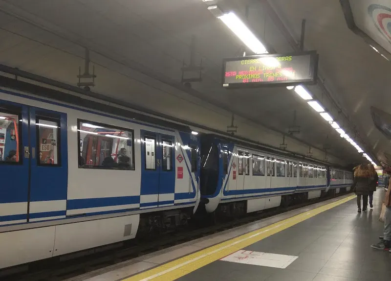 Urgel - Estación de metro en Madrid - foto 2