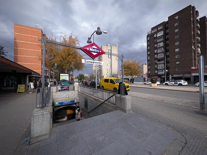 Campamento - Estación de metro en Madrid - foto 2