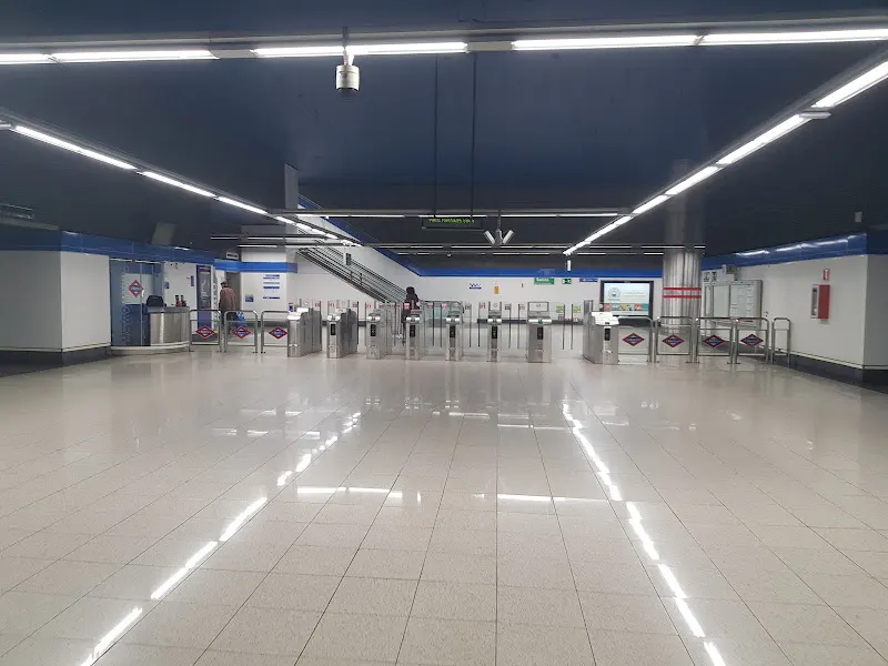 Cuatro Vientos - Parada de transporte público en Madrid - foto 3