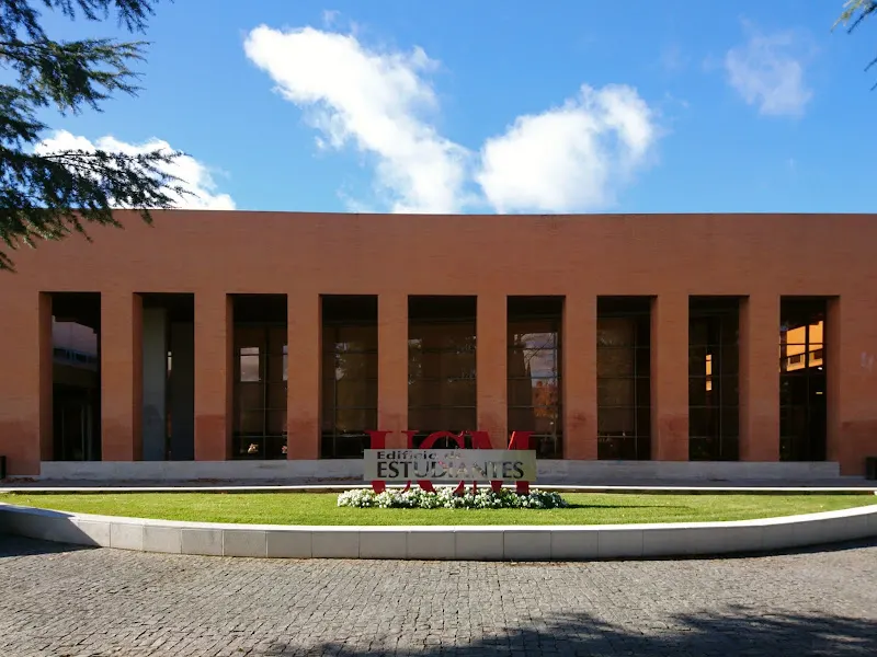 UCM Edificio de Estudiantes - Universidad pública en Madrid - foto 2