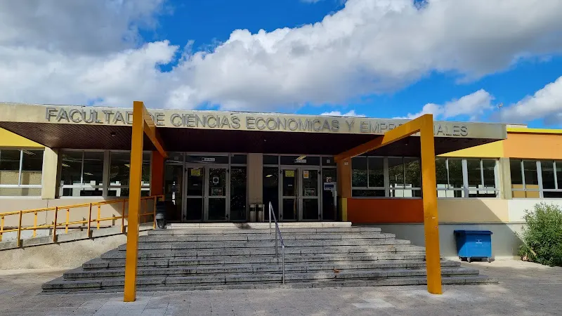 Facultad de Ciencias Económicas y Empresariales | UAM - Escuela universitaria en Madrid - foto 3