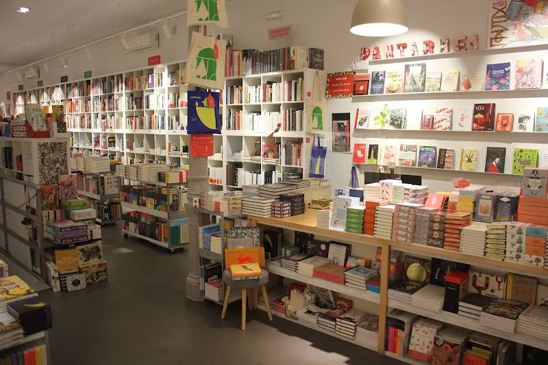 PANTA RHEI - Librería en Madrid - foto 3