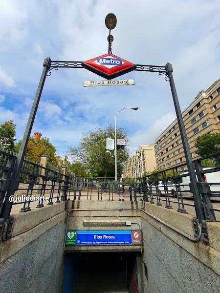 Metro Ríos Rosas - Estación de autobuses en Madrid - foto 2