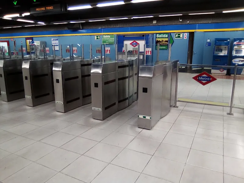 Ciudad de los Angeles - Estación de metro en Madrid - foto 2
