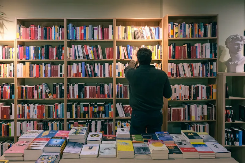 El Halcón Maltés Librería y Galería de arte - Madrid