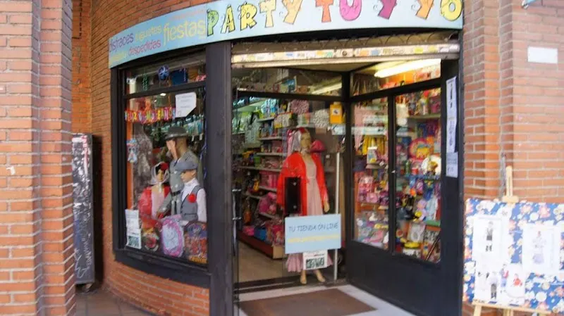 PARTY TUYYO - Tienda de disfraces en Madrid - foto 2
