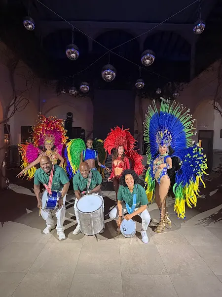 Sambiduría Brazilian Experience y escuela de samba brasileña