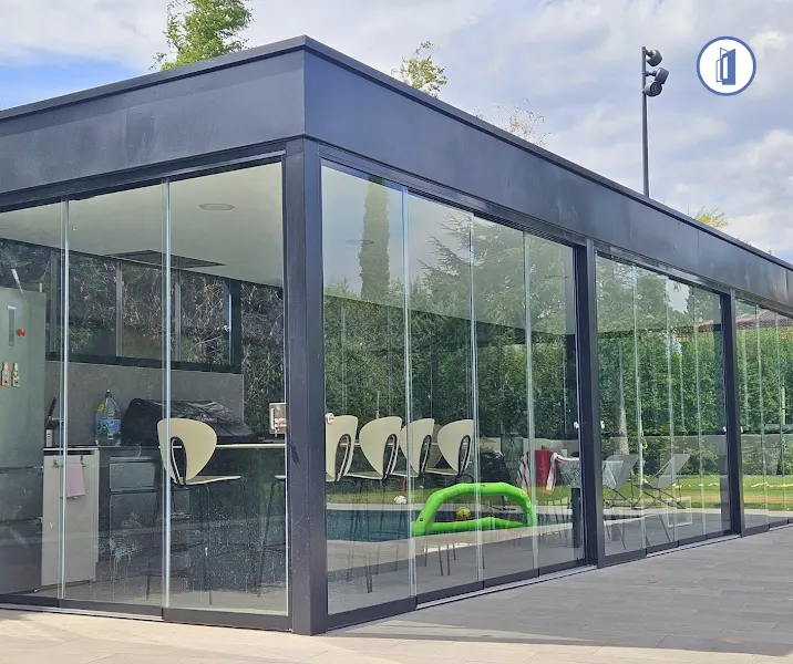 GRUPO GLASS RP SL - Proveedor de equipos para cerramiento de patios en Coslada - foto 2