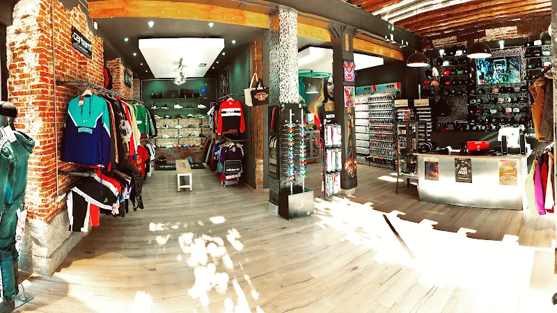 Ghetto Shop Streetwear - Tienda de ropa en Madrid - foto 2