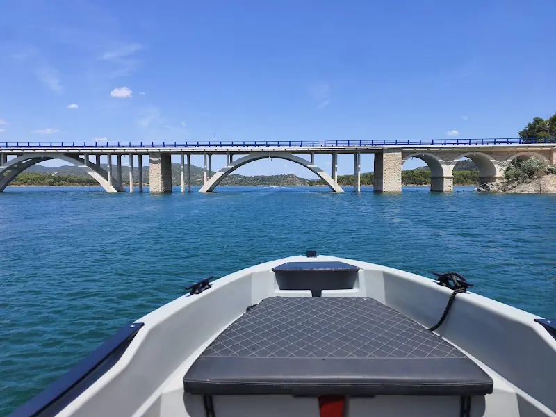 Alquiler de Barcos en el Embalse de Sacedón | Náutico Sacedón - Servicio de alquiler de embarcaciones en Guadalajara - foto 2