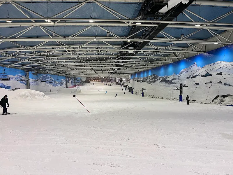 SNOZONE MADRID - Escuela de esquí en Arroyomolinos - foto 2