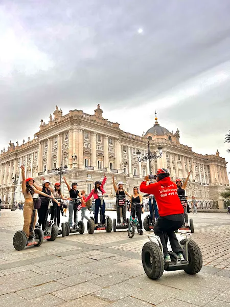 Madrid Segway Tours – Palacio Real / Centro - Agencia de visitas turísticas en Madrid - foto 2