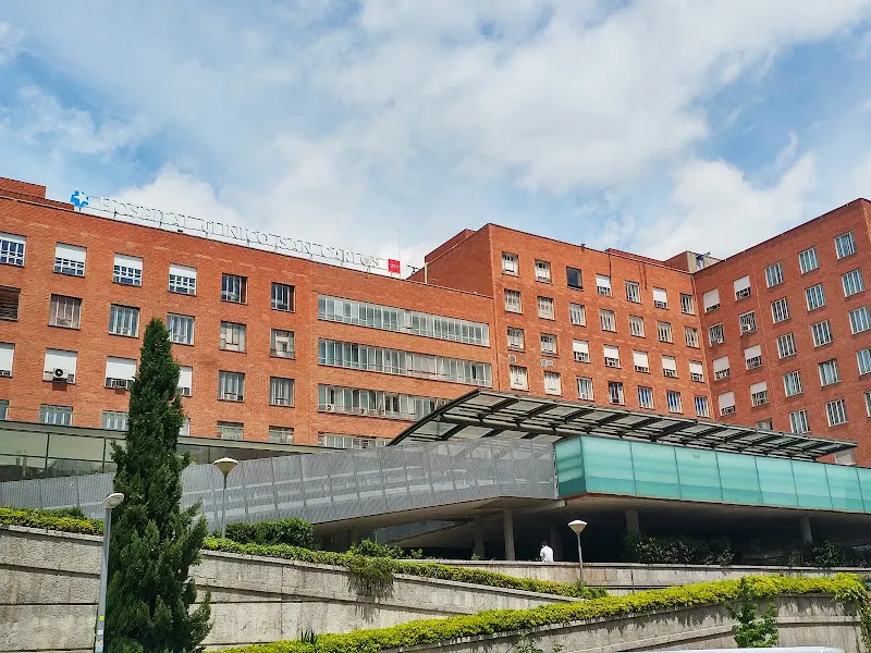 Hospital Clínico San Carlos - Urgencias - Servicio de emergencias en Madrid - foto 2
