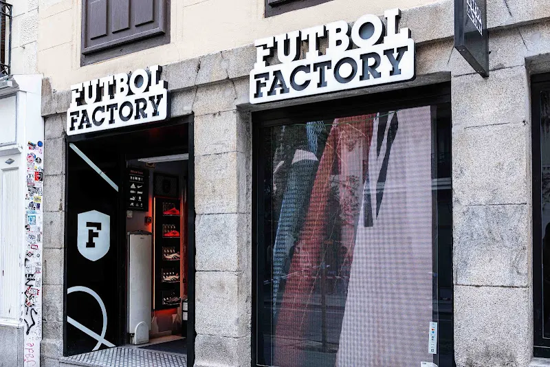 Fútbol Factory Madrid Centro - Tienda de ropa de deportes en Madrid - foto 2