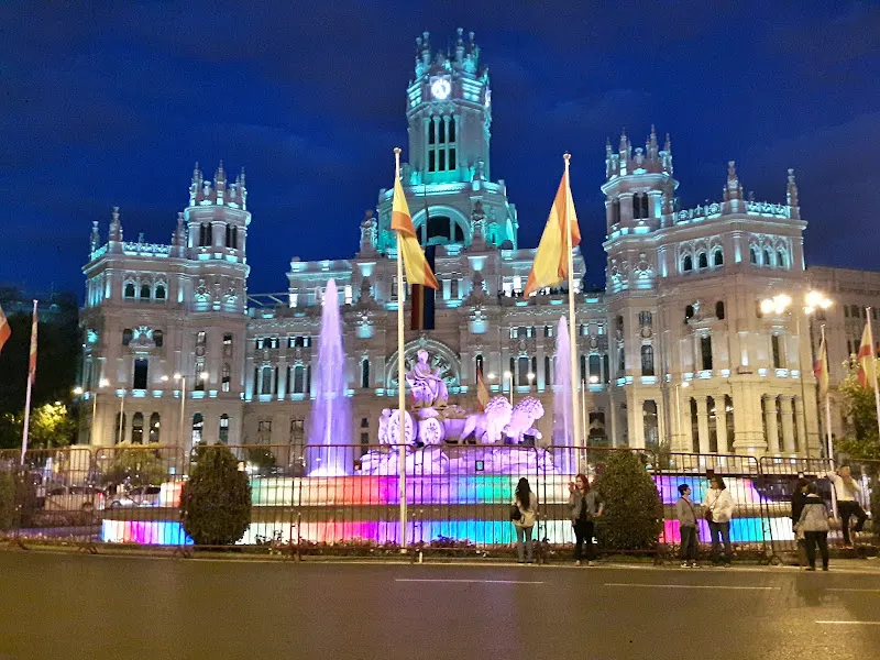 Cibeles - Bus stop en Madrid - foto 2