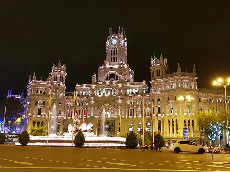 Cibeles - Casa de América - Parada de autobús en Madrid - foto 2