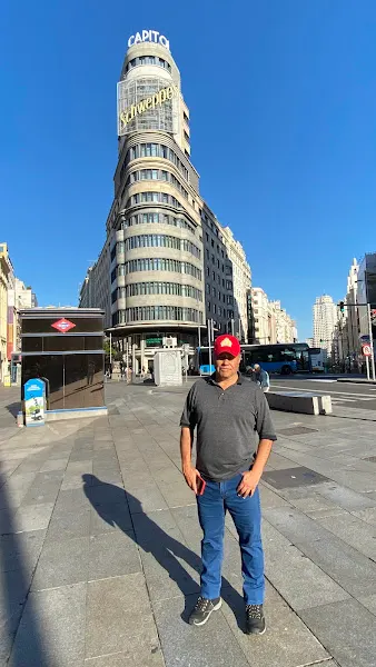 Gran Vía - Callao - Bus stop en Madrid - foto 2