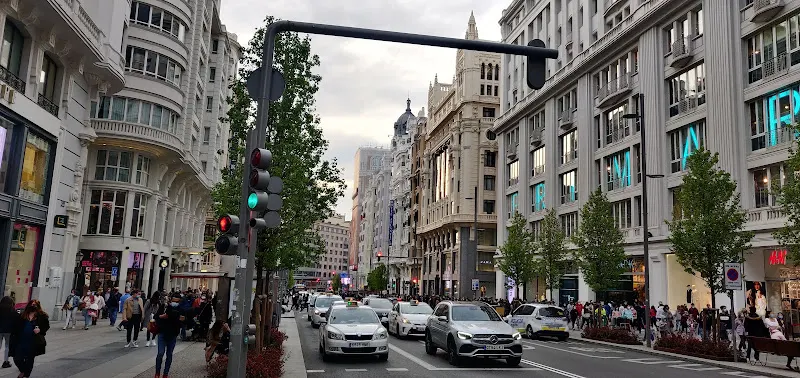 Gran Vía - Callao - Bus stop en Madrid - foto 3