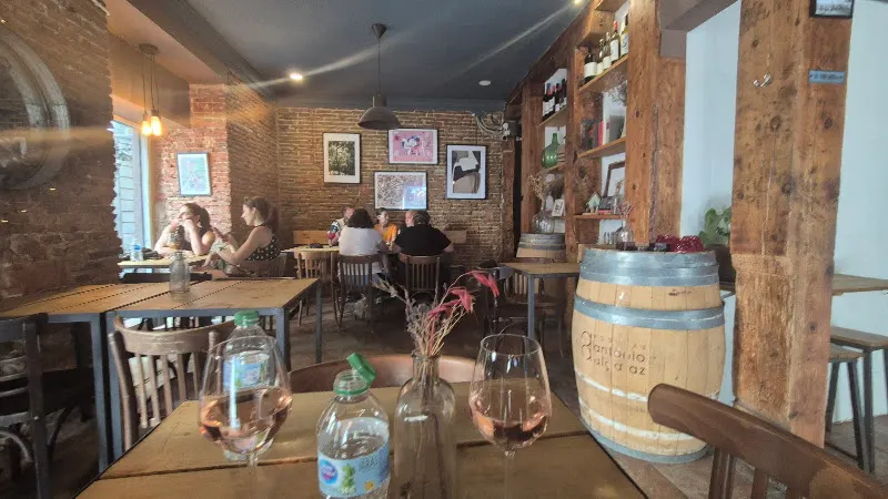 kaskais wine bar
