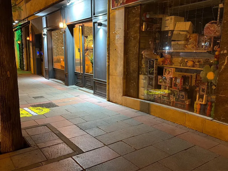 Xin Yuan Bazar - Librería en Madrid - foto 2