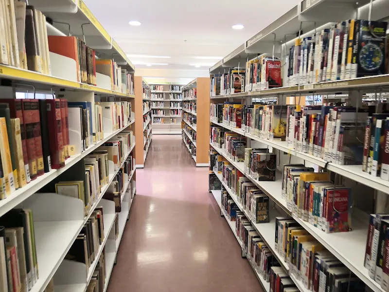 Biblioteca Publica José Luis Sampedro - Madrid
