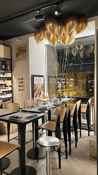 Delivinos: Tienda Gourmet y Restaurante - Tienda de vinos en Madrid - foto 3