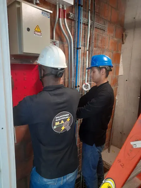 SOLUCIONES ELECTRICAS M.A