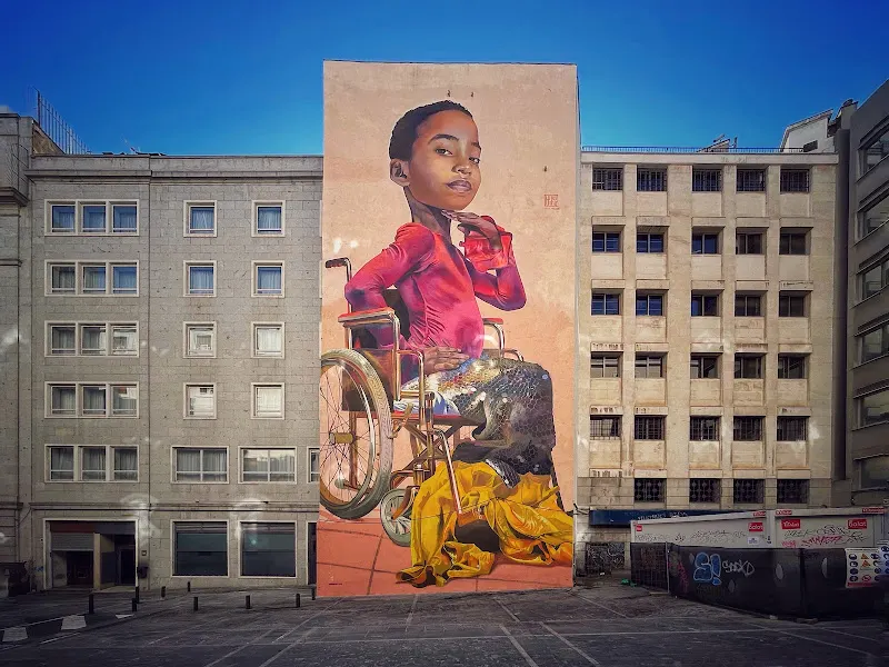 Mural "El Cuento de ser Diferente" - Pasaje de la Caja de Ahorros