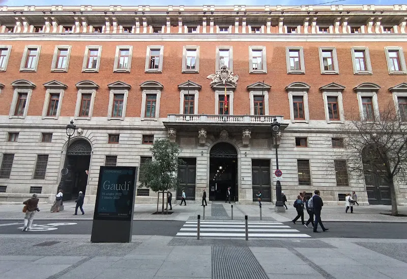 Ministerio de Hacienda - Oficina de la Administración en Madrid - foto 2