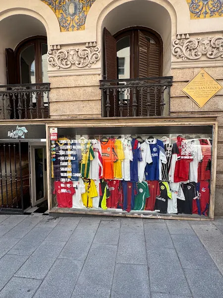 LAS CAMISETAS DEL RASTRO - Tienda de ropa en Madrid - foto 2