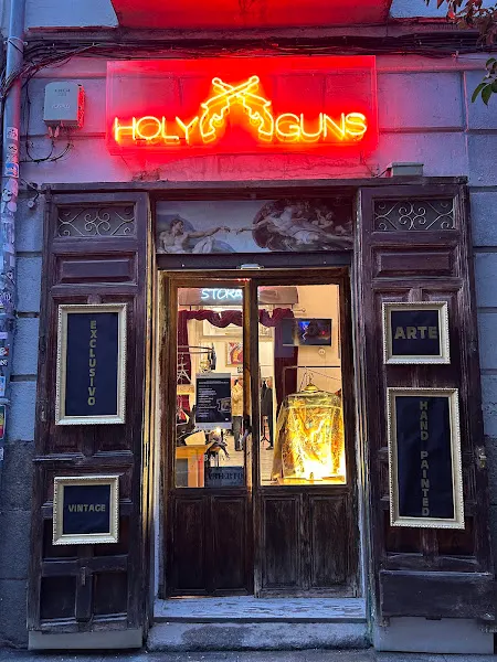Holy Guns - Tienda de ropa vintage en Madrid - foto 3
