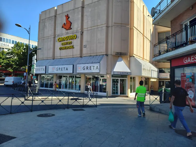 Centro Comercial Canguro - Centro comercial en Collado Villalba - foto 3