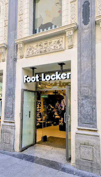 Foot Locker - Zapatería en Madrid - foto 2