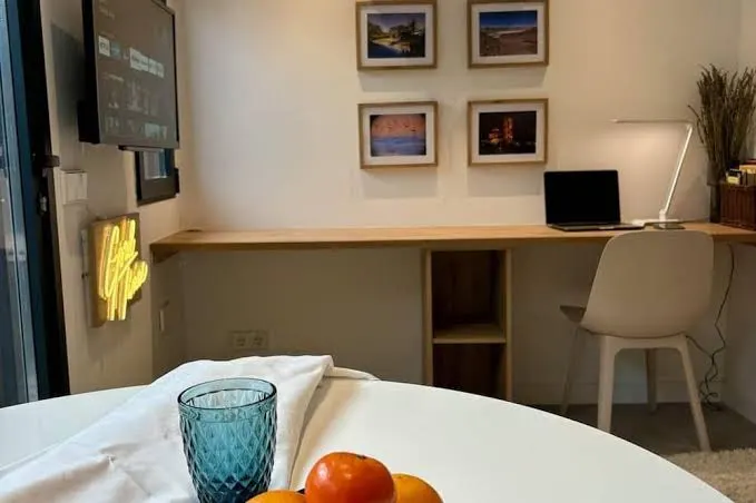 Independent Guesthouse with private terrace. Shared garden pool. - Casa de campo en Alcobendas - foto 2