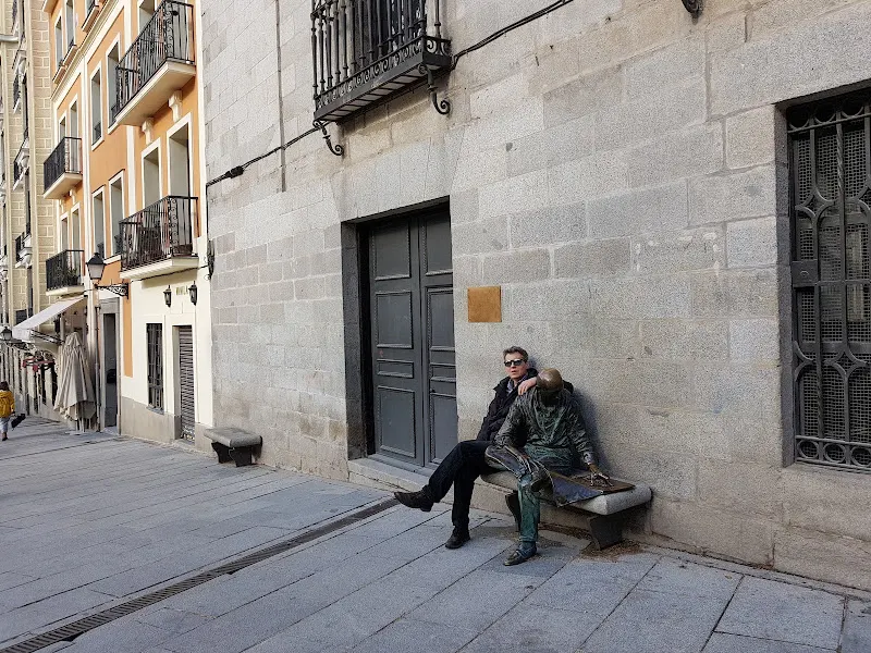 Hombre Sentado - Escultura en Madrid - foto 2