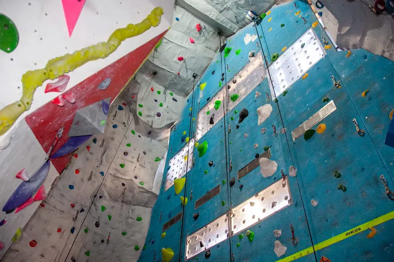 Rocódromo Espacio Acción - Gimnasio con rocódromo en Madrid - foto 3