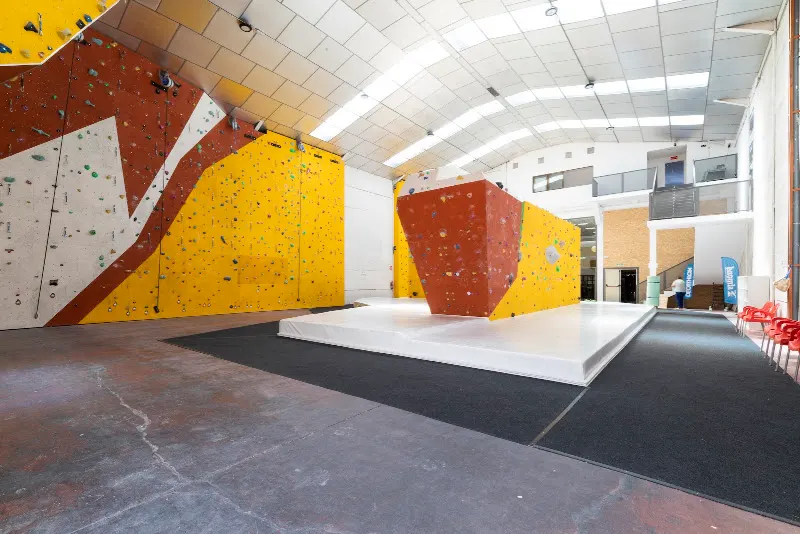 Yurok Actividades y Rocódromo en Madrid - Centro de deportes de aventura en Alcorcón - foto 2