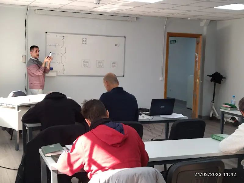 FORMACIONAL – CURSOS TÉCNICOS DE FORMACIÓN PROFESIONAL PARA EL EMPLEO - Centro de formación profesional en Madrid - foto 2