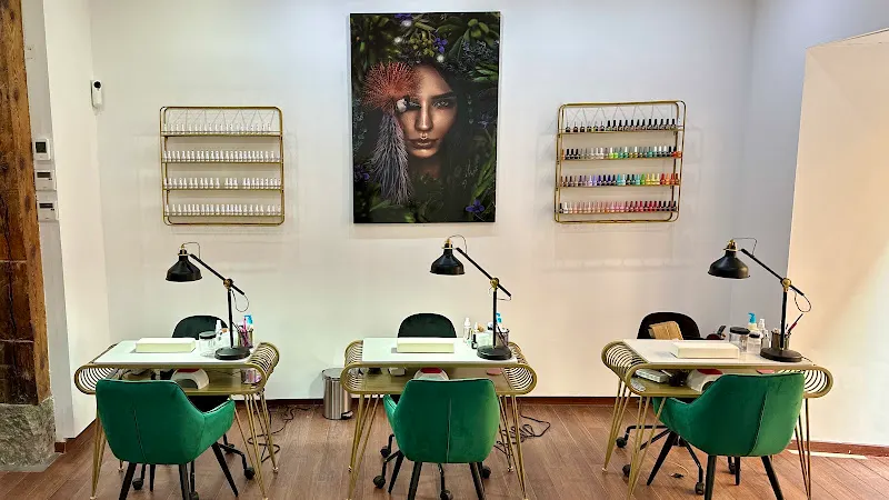 UNO A CENTRO Uñas y Estética - Salón de manicura y pedicura en Madrid - foto 2